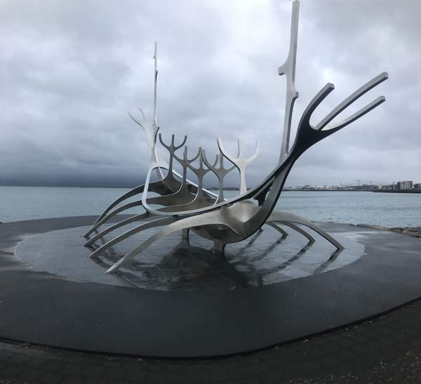En skulptur på Island.
