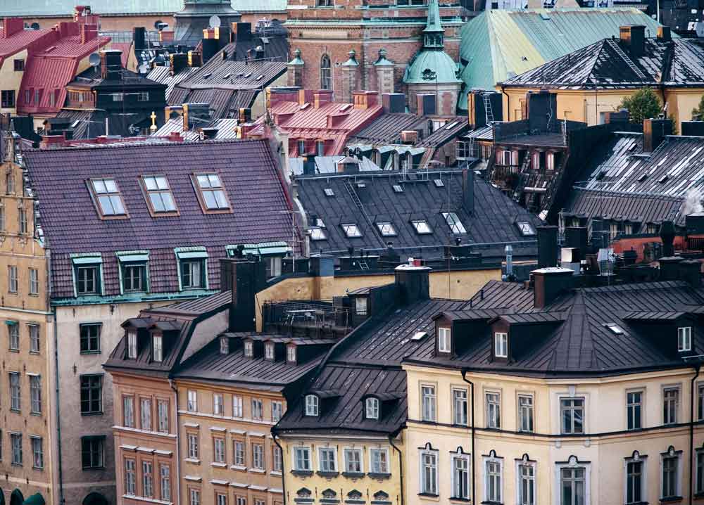 Plåttak på hus i Stockholm